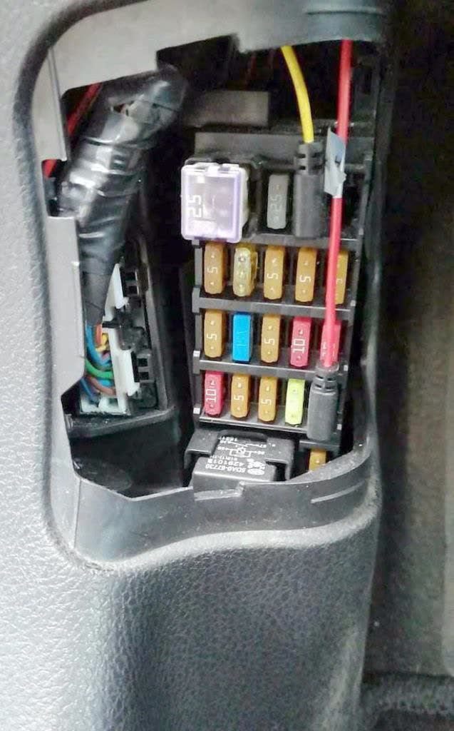 Additional fuse-panel photo, close-up of relay