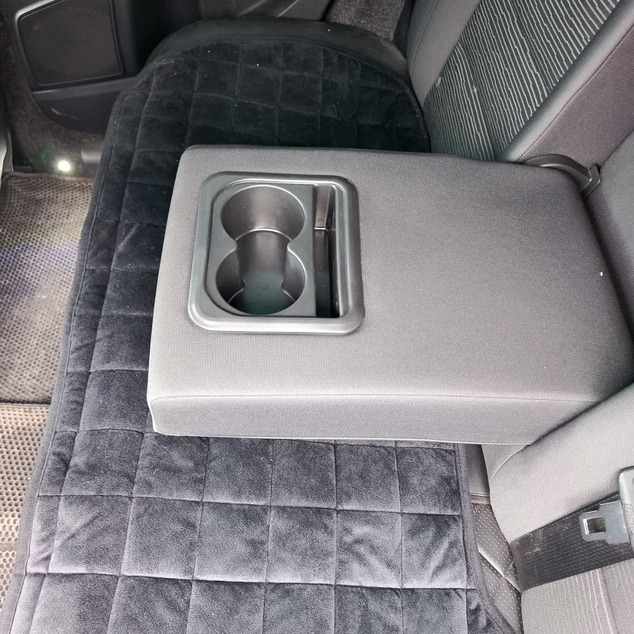 OZ-BDBO center console box with built-in cup holders, product photo