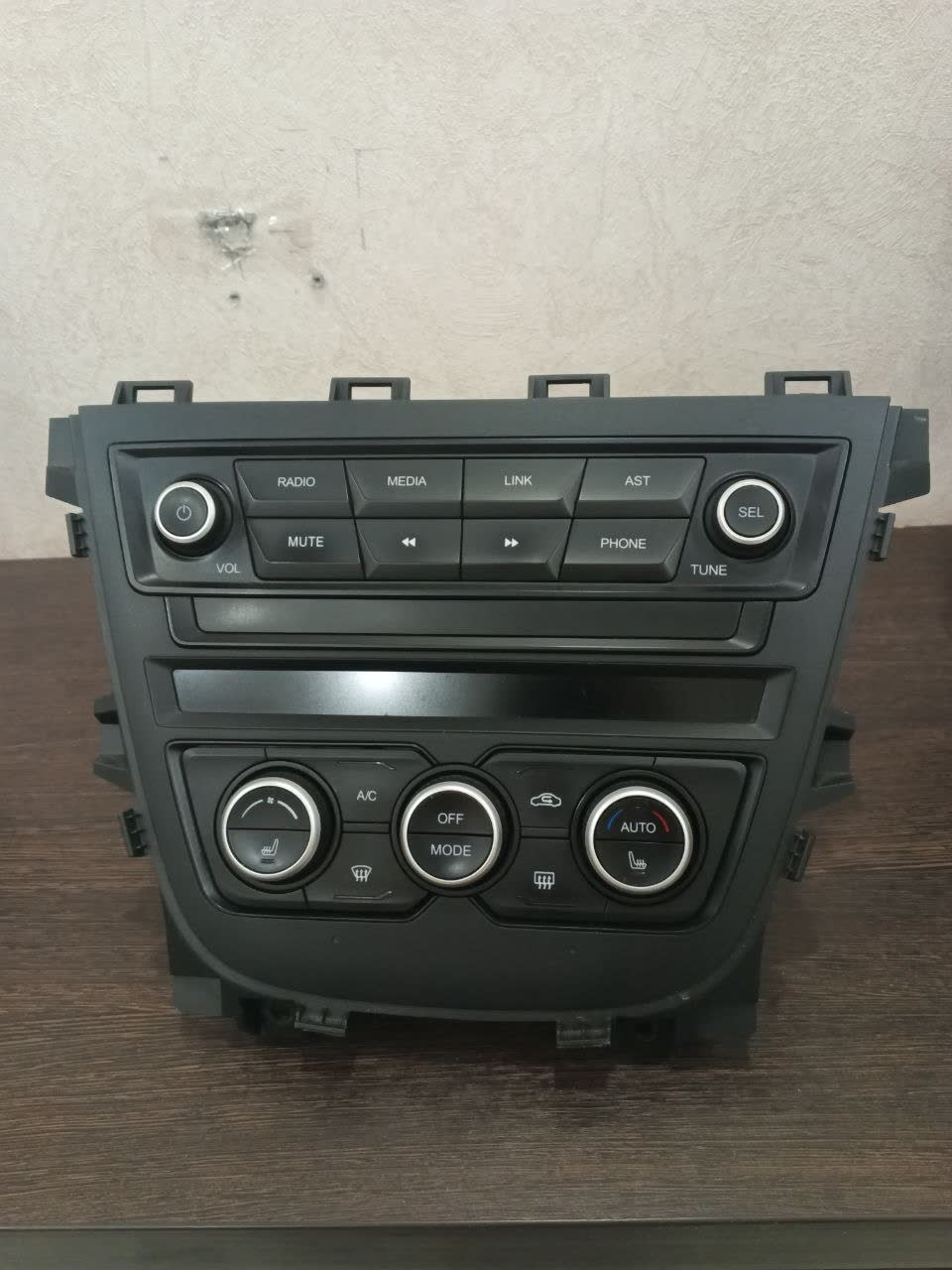 Photo of the head unit (lower radio/audio module, not the dashboard display) that was defective and required replacement