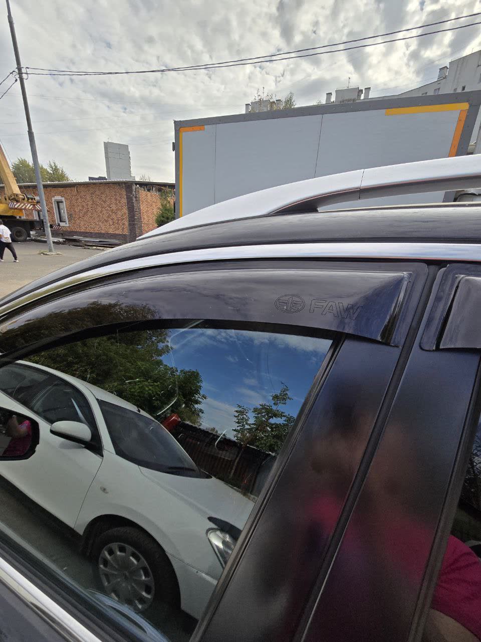 Photo of installed window deflector on the driver side