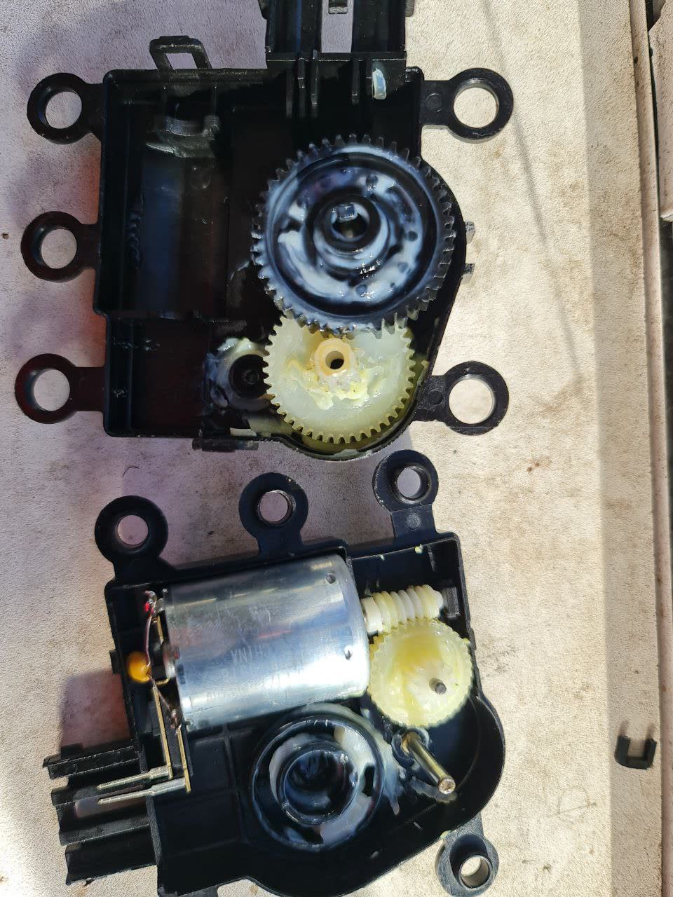 Recirculation motor with broken gear teeth (only 3 of the original 6 teeth remaining)