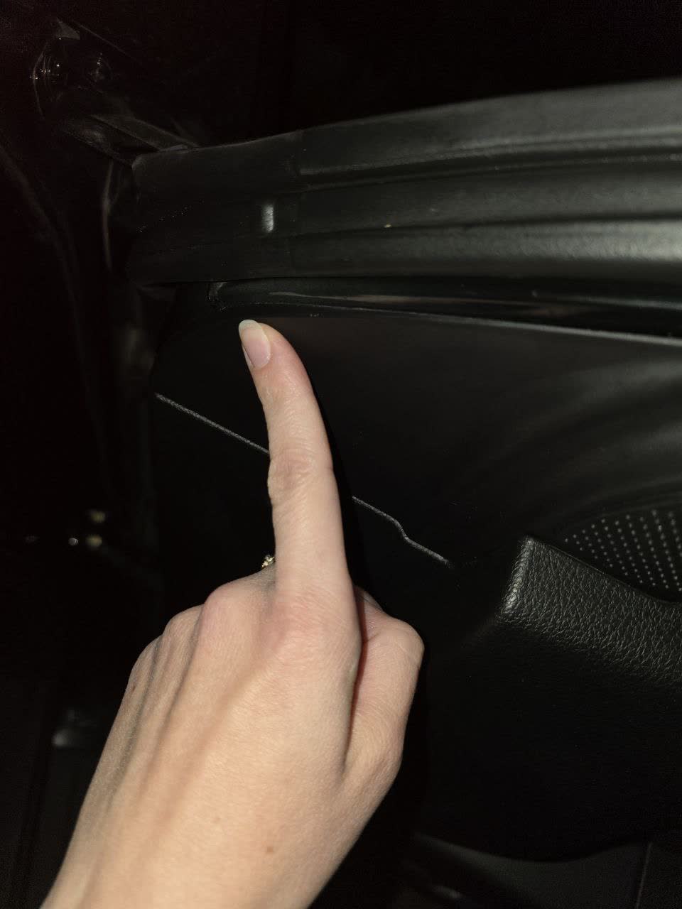 Replacement Lada Priora clip compared to OEM clip