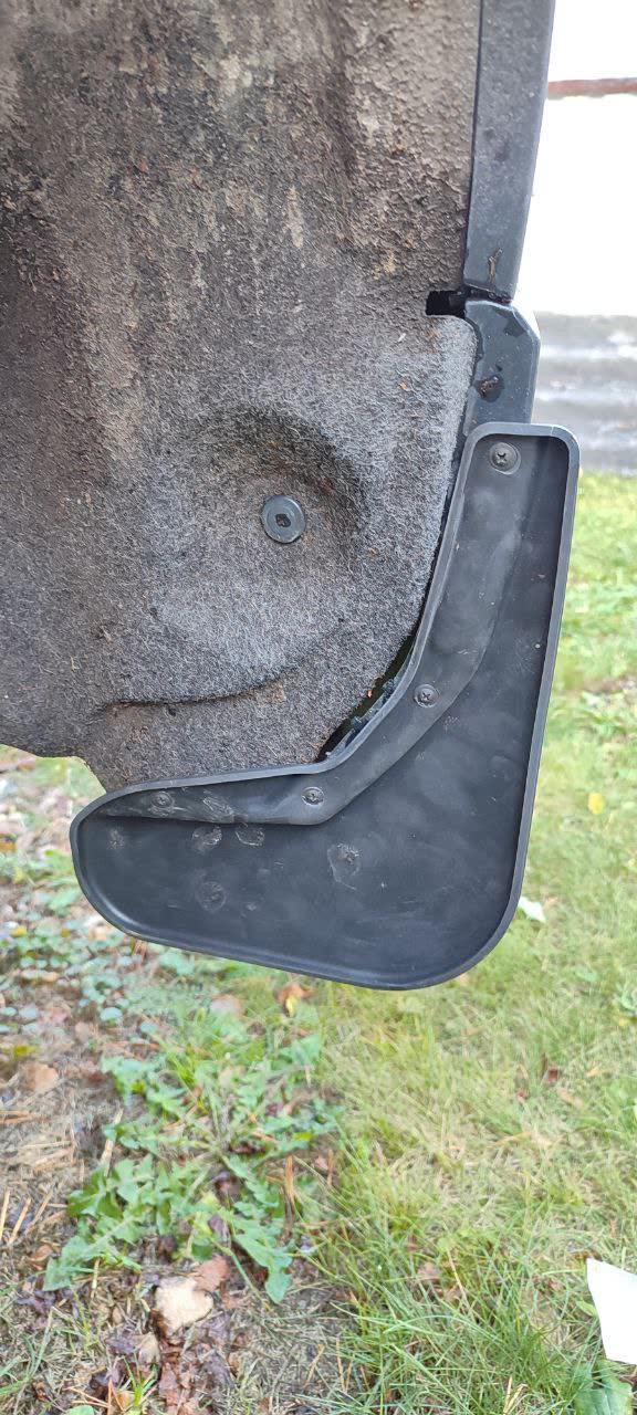 Close-up of splashguard mounting area