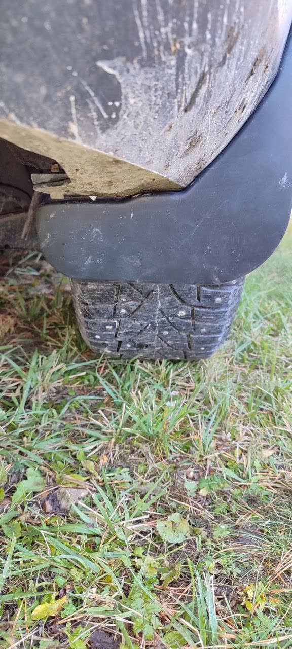 Metal bracket profile used for mounting to the wheel well