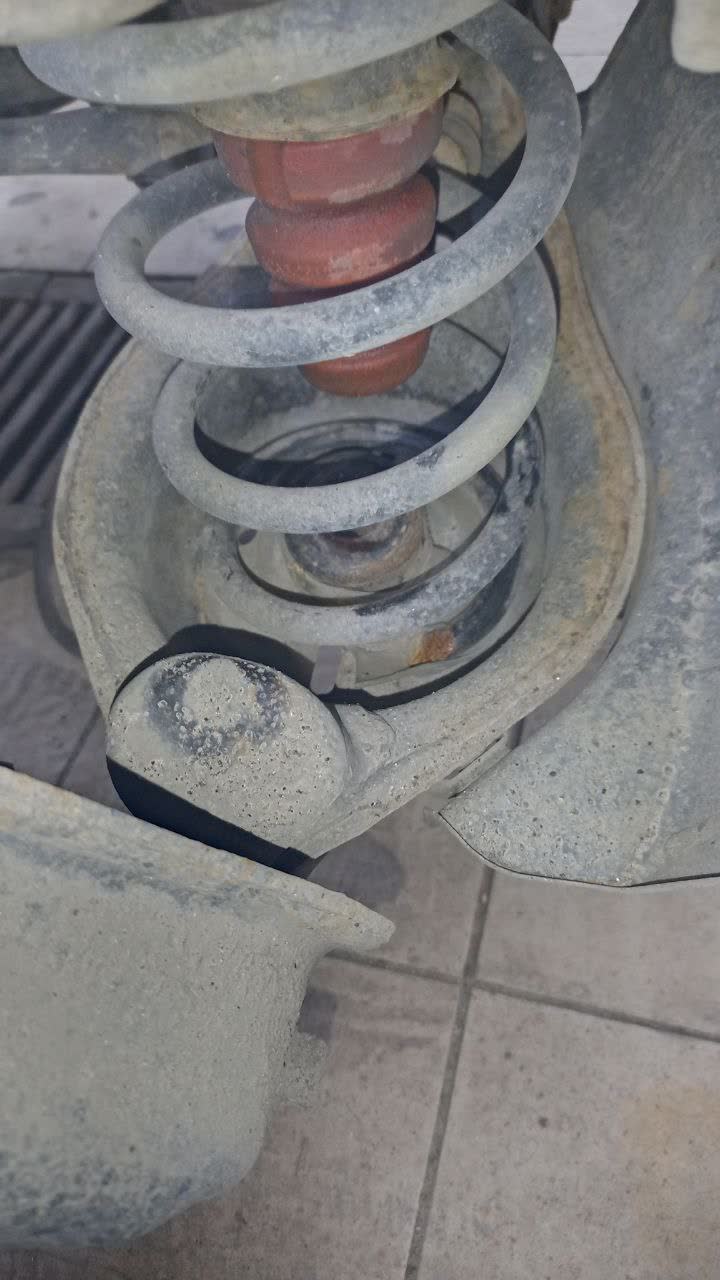 Failed rear suspension springs found during tire change at 75k km