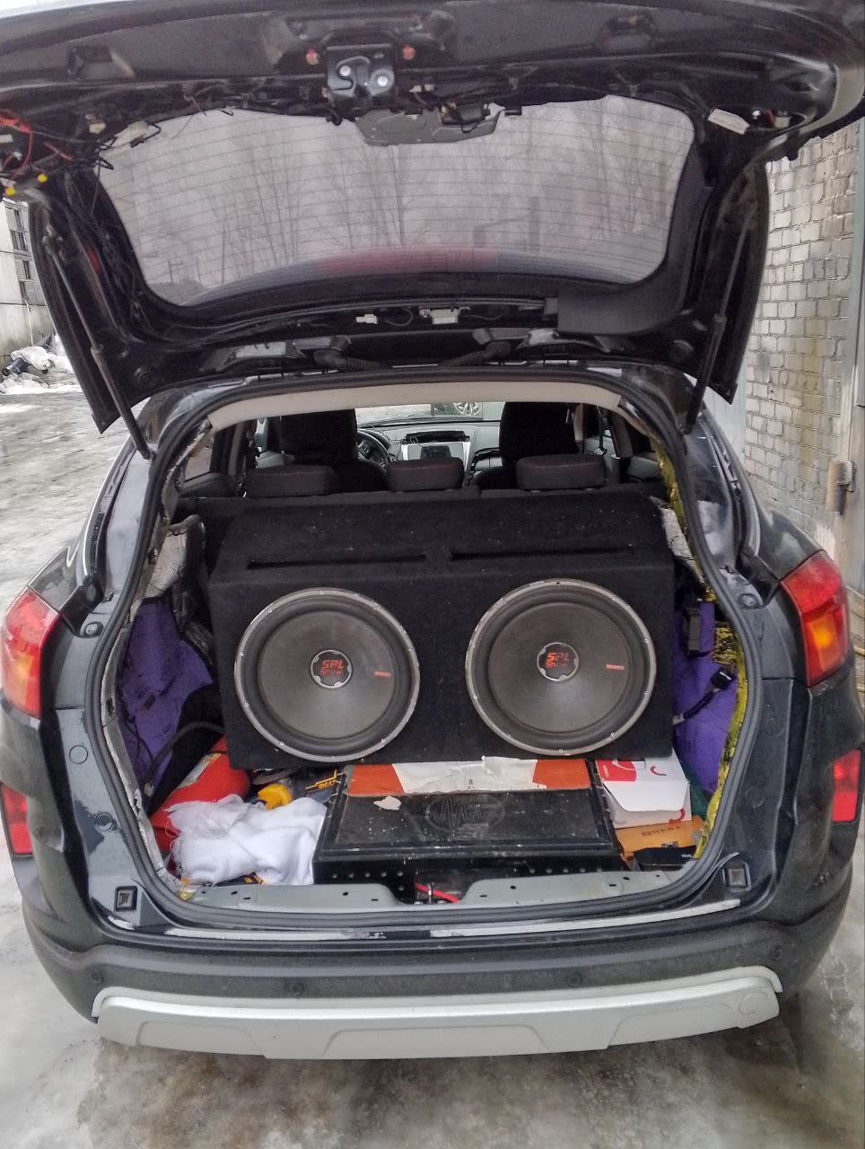 AGM/gel battery installed in the FAW X80 engine bay, shown for comparison against the stock lead-acid battery