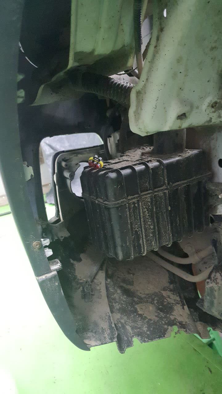 Photo showing the tank-like air filter housing next to which the DRL module was removed from