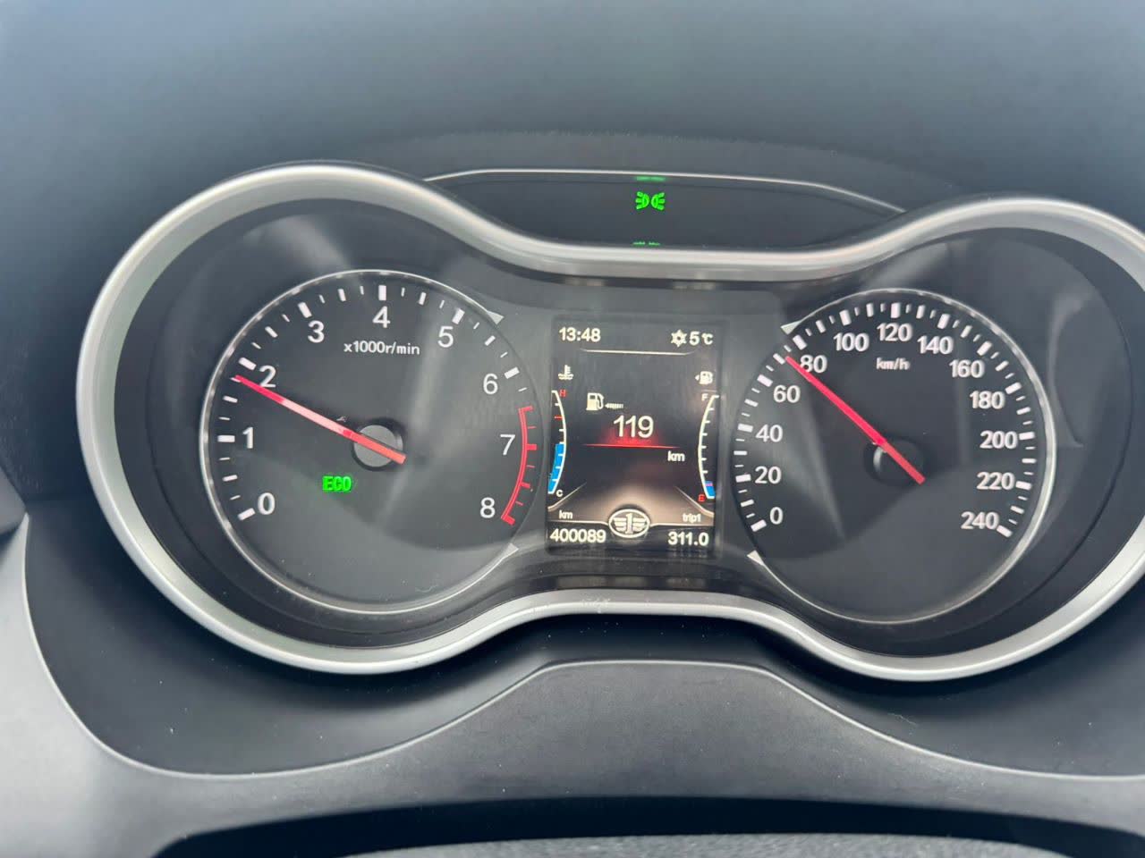 Dashboard photo showing odometer reading 400,089 km, automatic transmission