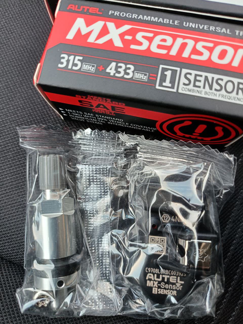 Second photo of the same universal TPMS sensor / packaging