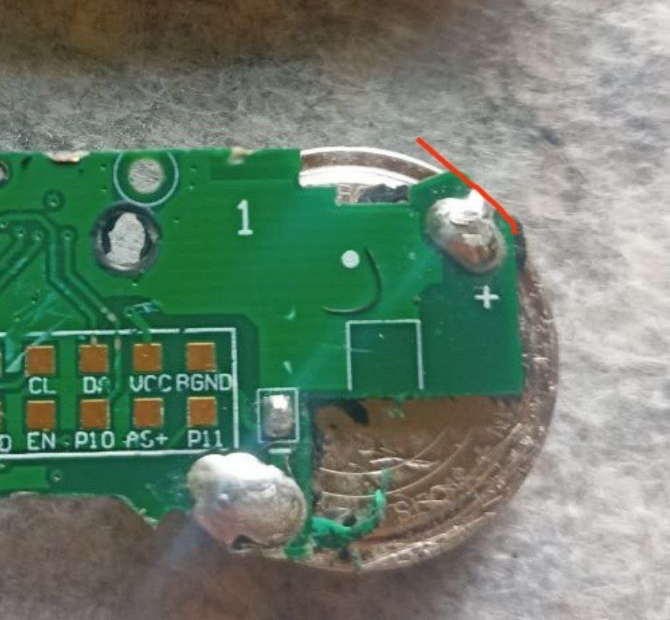 Diagram/photo showing where to cut and solder + and − leads for the replacement battery