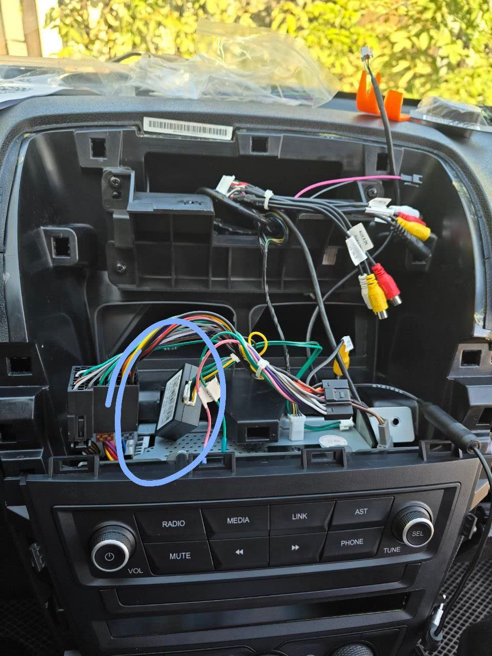 Photo of the CANbus interface connector shown during steering-wheel button setup discussion
