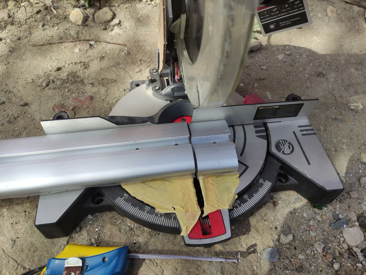 Cargo rack mounting process on X80 roof rails