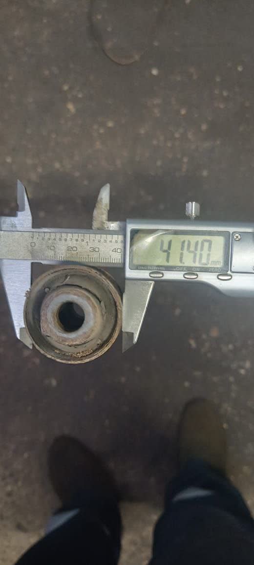 Photo of a suspension arm showing worn bushings, referenced in the Mazda 6 GG D-42mm bushing brand comparison