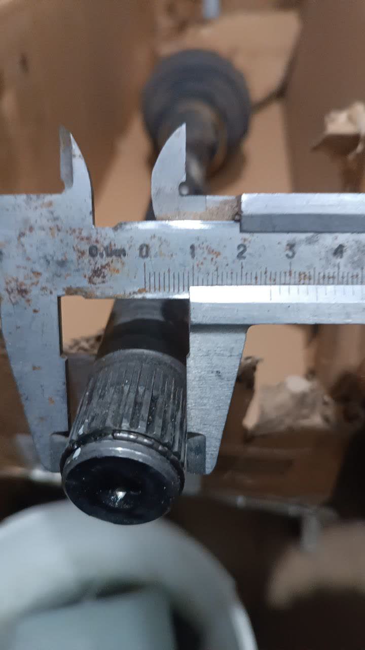 Caliper measurement photo of the drive-shaft spline diameter