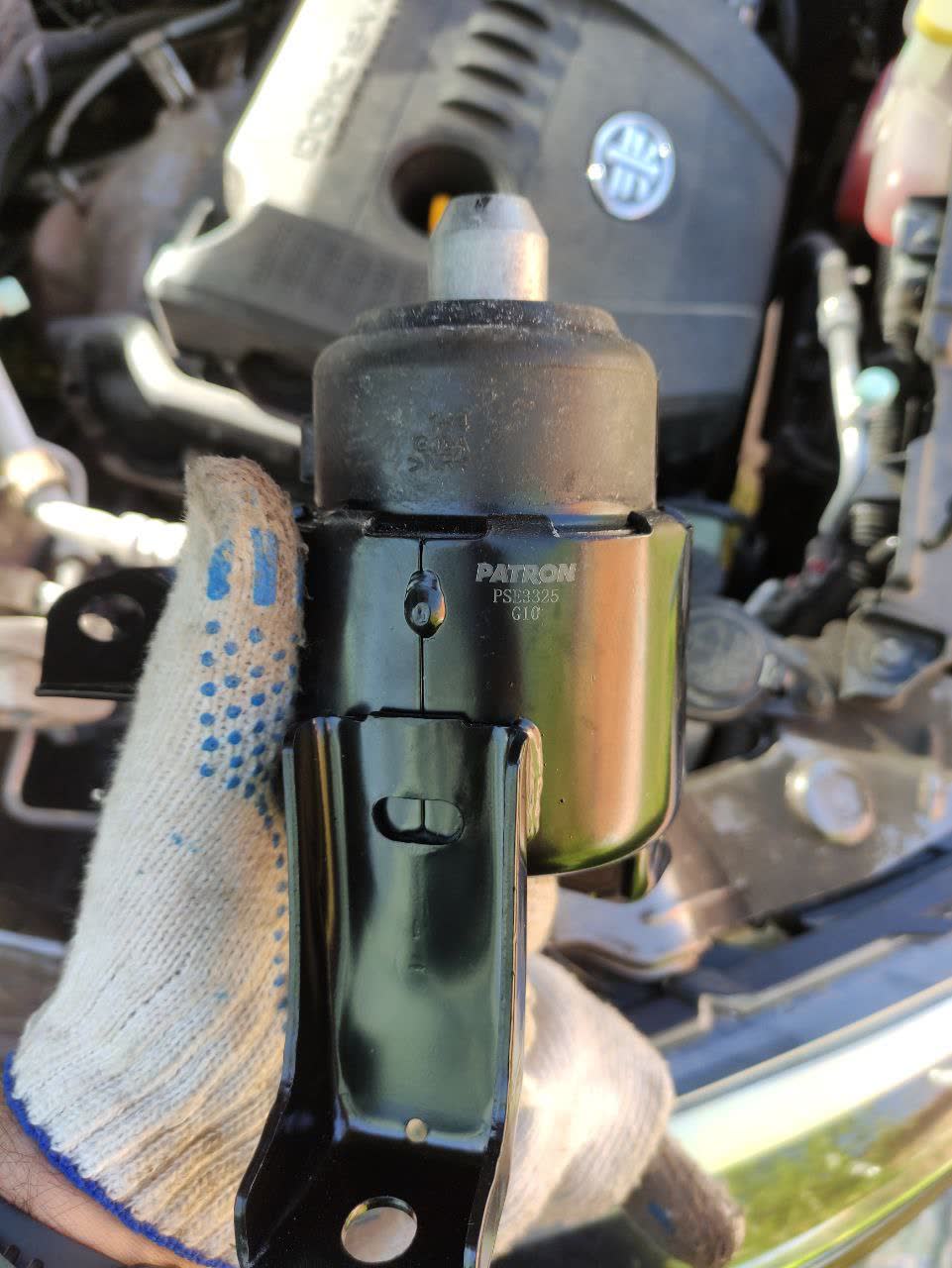 Additional comparison photo, Patron PSE3325 mount vs. OEM