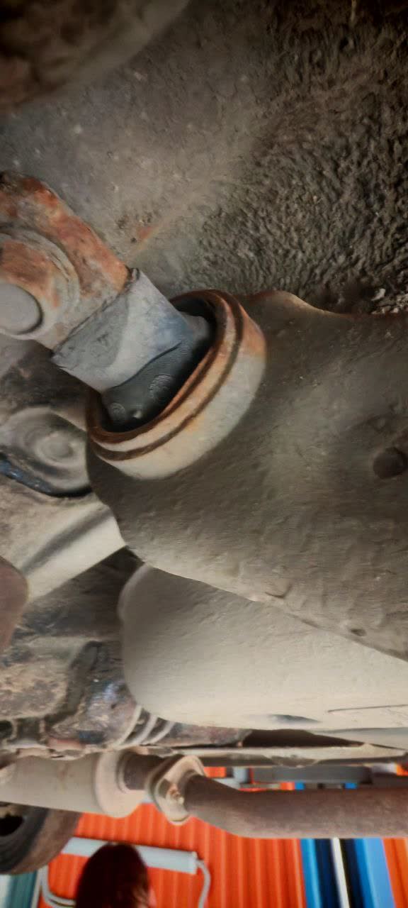 Photos of deteriorated rear sideblocks showing edge separation/peeling versus intact center bonding