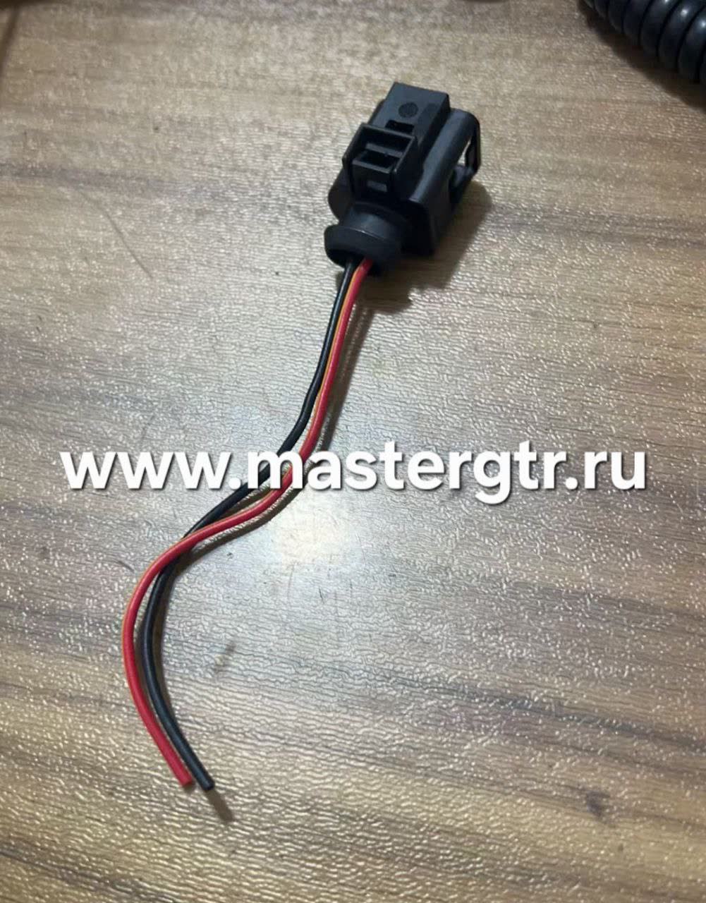 Photo of the trunk button electrical connector pinout