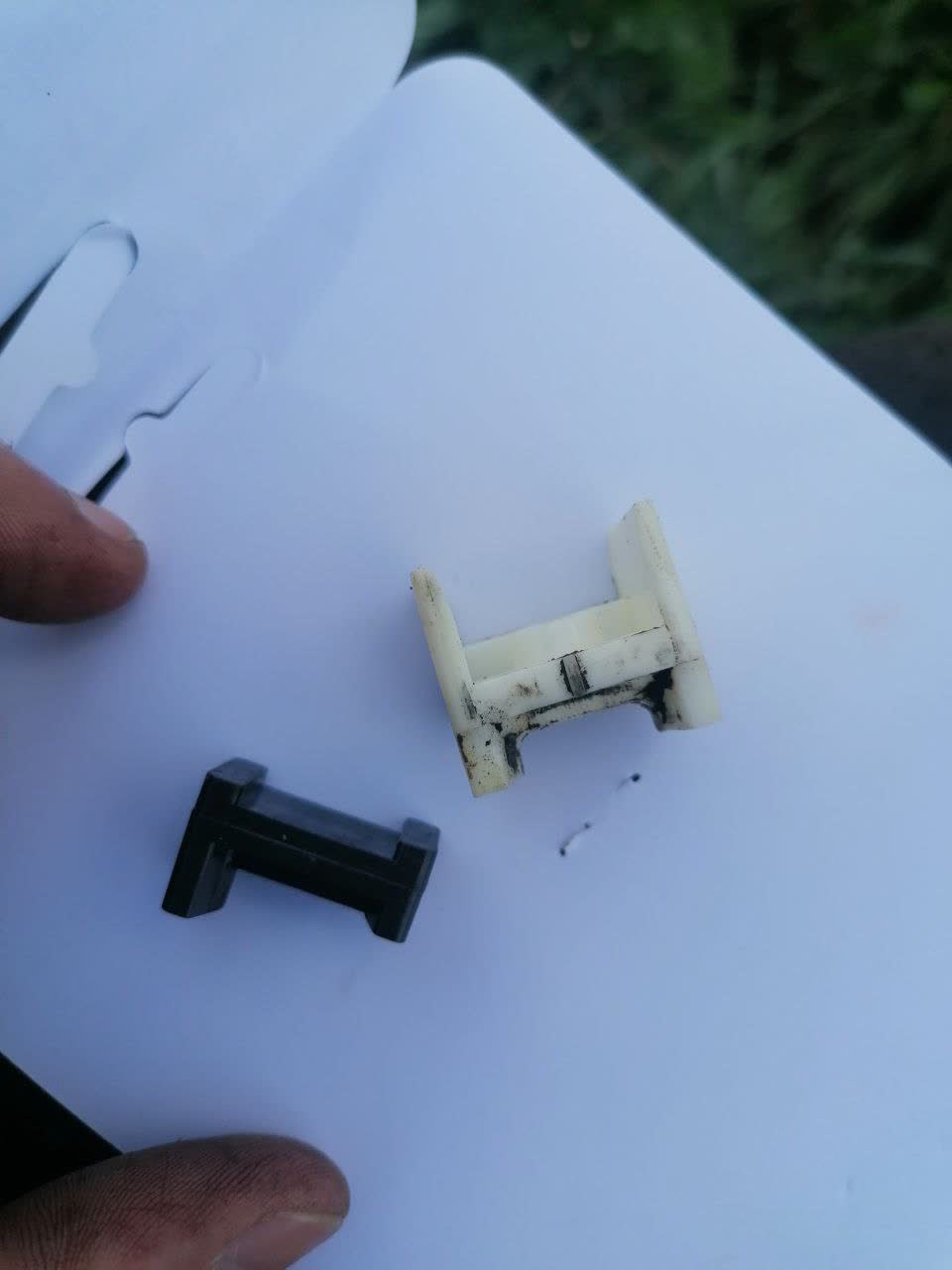 Photos compare Mazda 6 GG limiters (black) vs X80 limiters (white), showing incompatibility