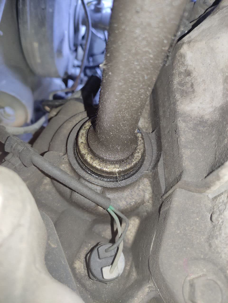Photo showing weeping seal condition at 108.5k km mileage