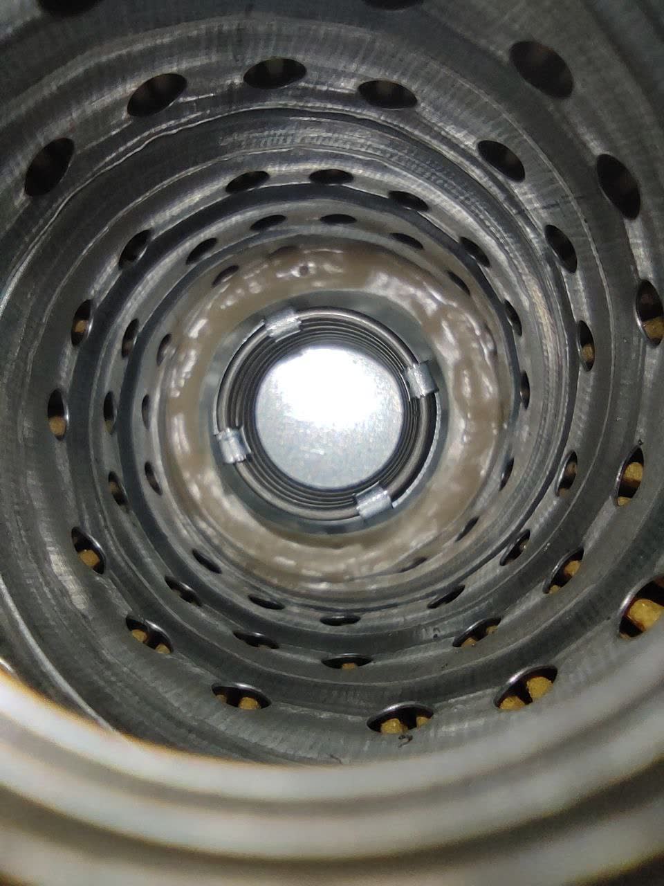 New oil filter installed as part of a documented 8,400 km oil change on Sintec 9000 5W-30 A3/B4