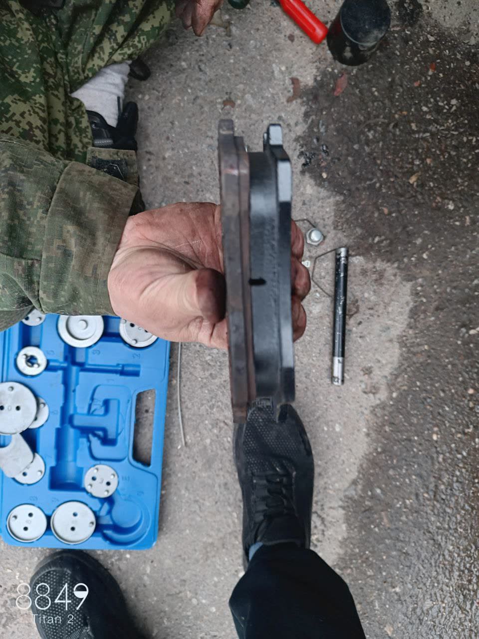 Photo of newly-installed Mytishchi-factory brake pads, showing smaller friction contact-patch area than OEM