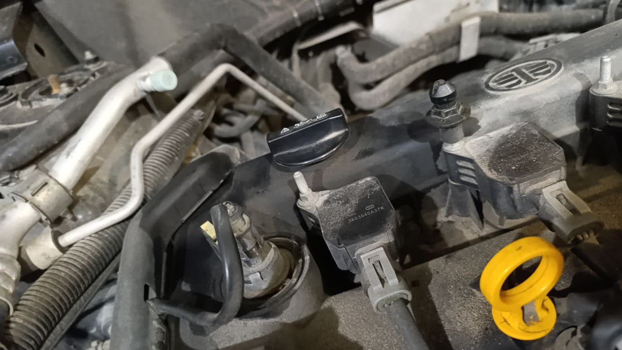 Photo showing oil pan wetness and suspected plug leak location