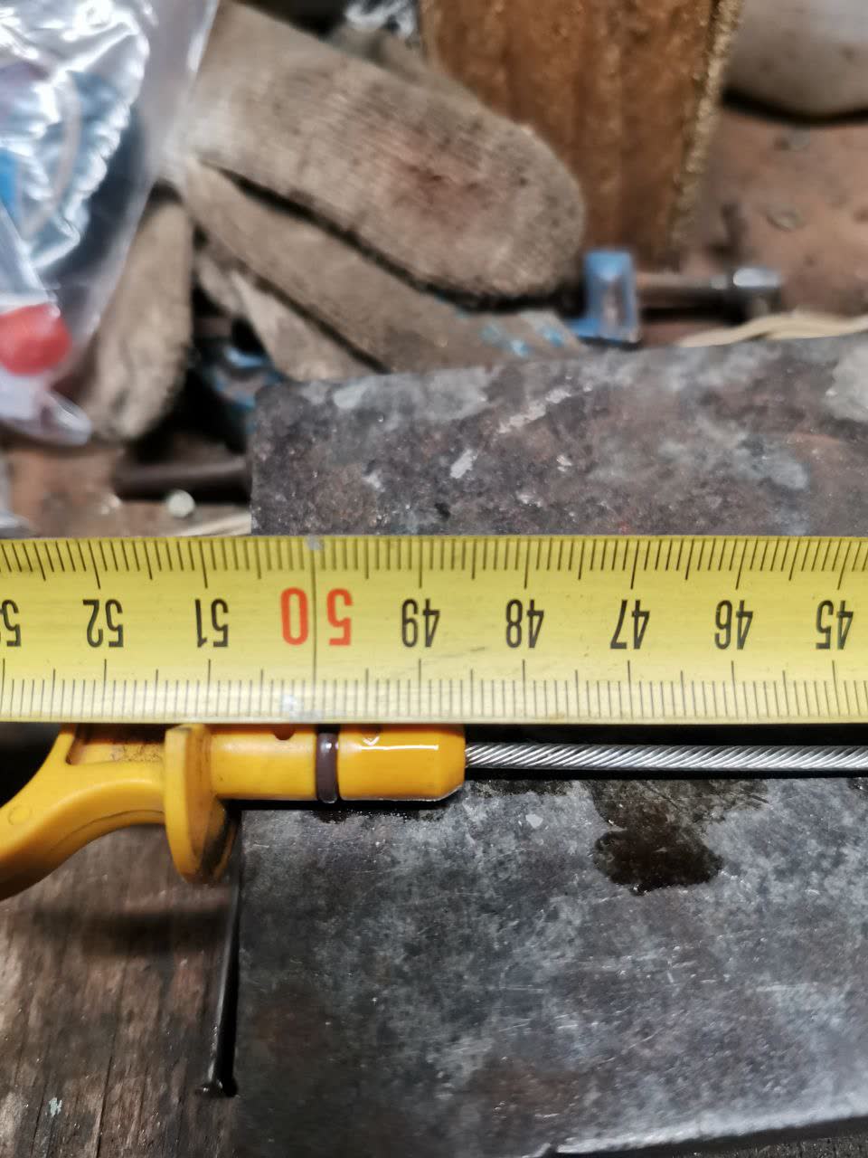 Photo of the complete oil dipstick with caliper measurements; metal length marked 48.5cm total