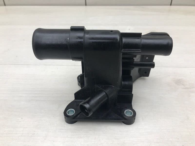 Photo showing the radiator siphon/steam-vent hose location on the original setup