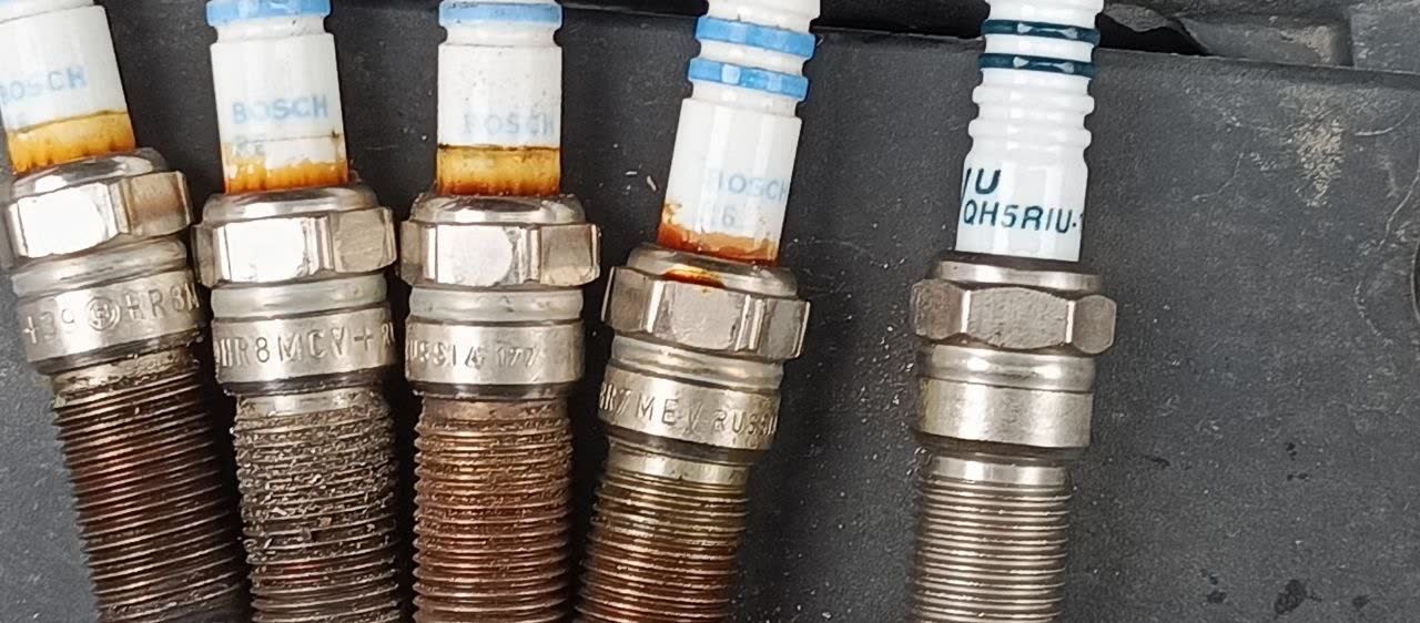 Old NGK spark plug removed from the engine, before-photo for the QH5RIU-13 swap