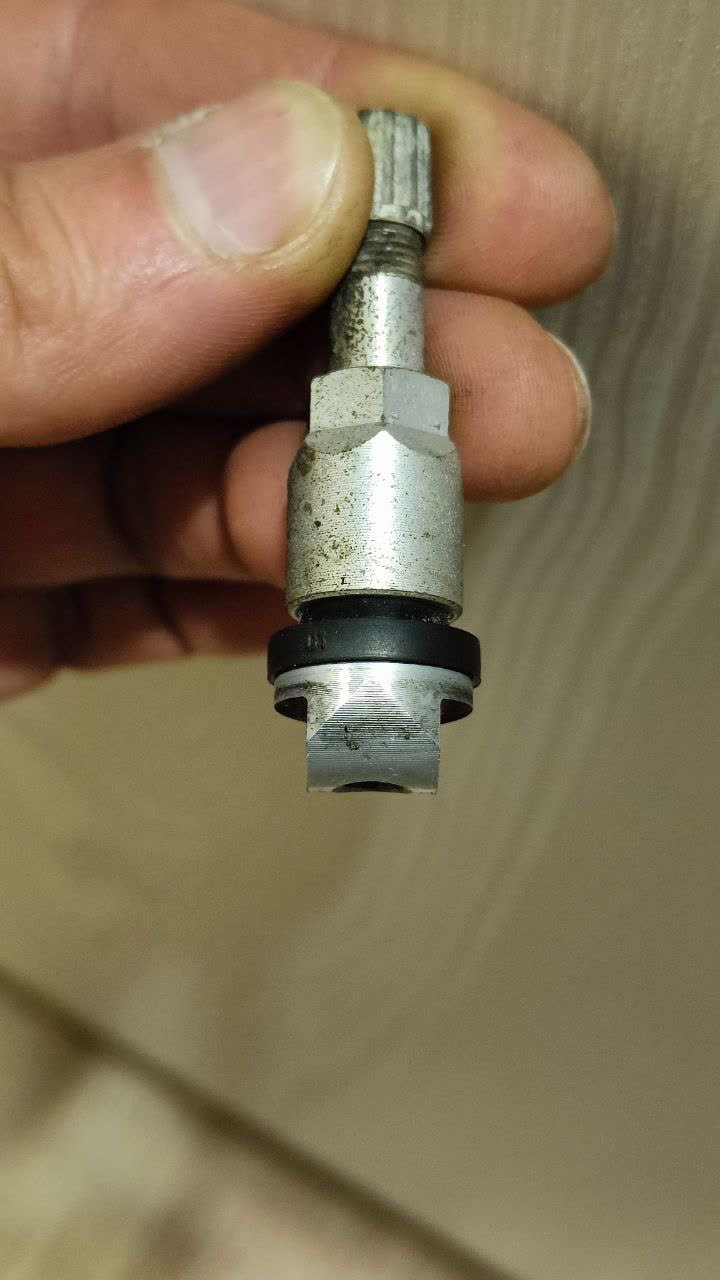 Photo of TPMS valve assembly