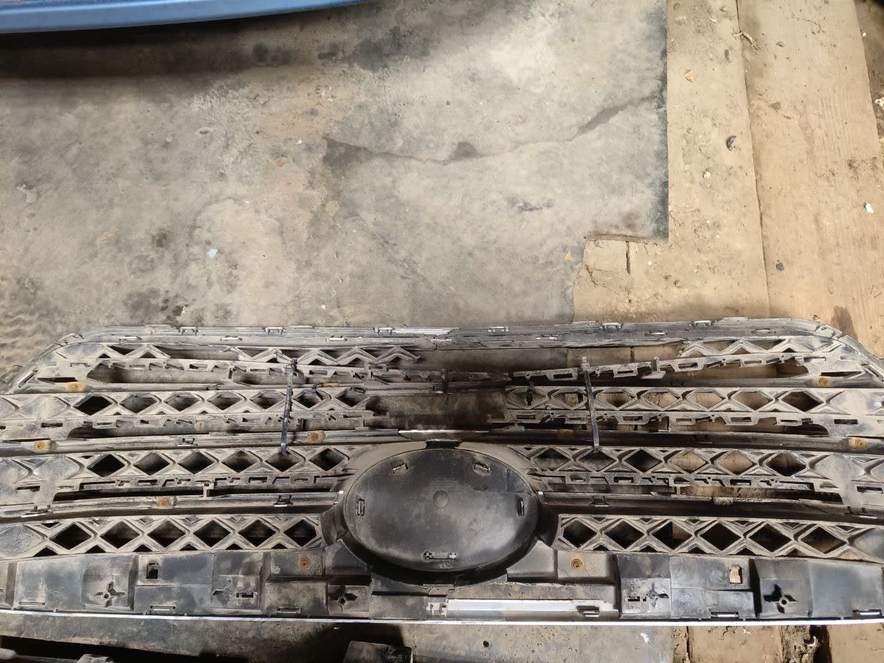 Top self-tapping screw attachment point