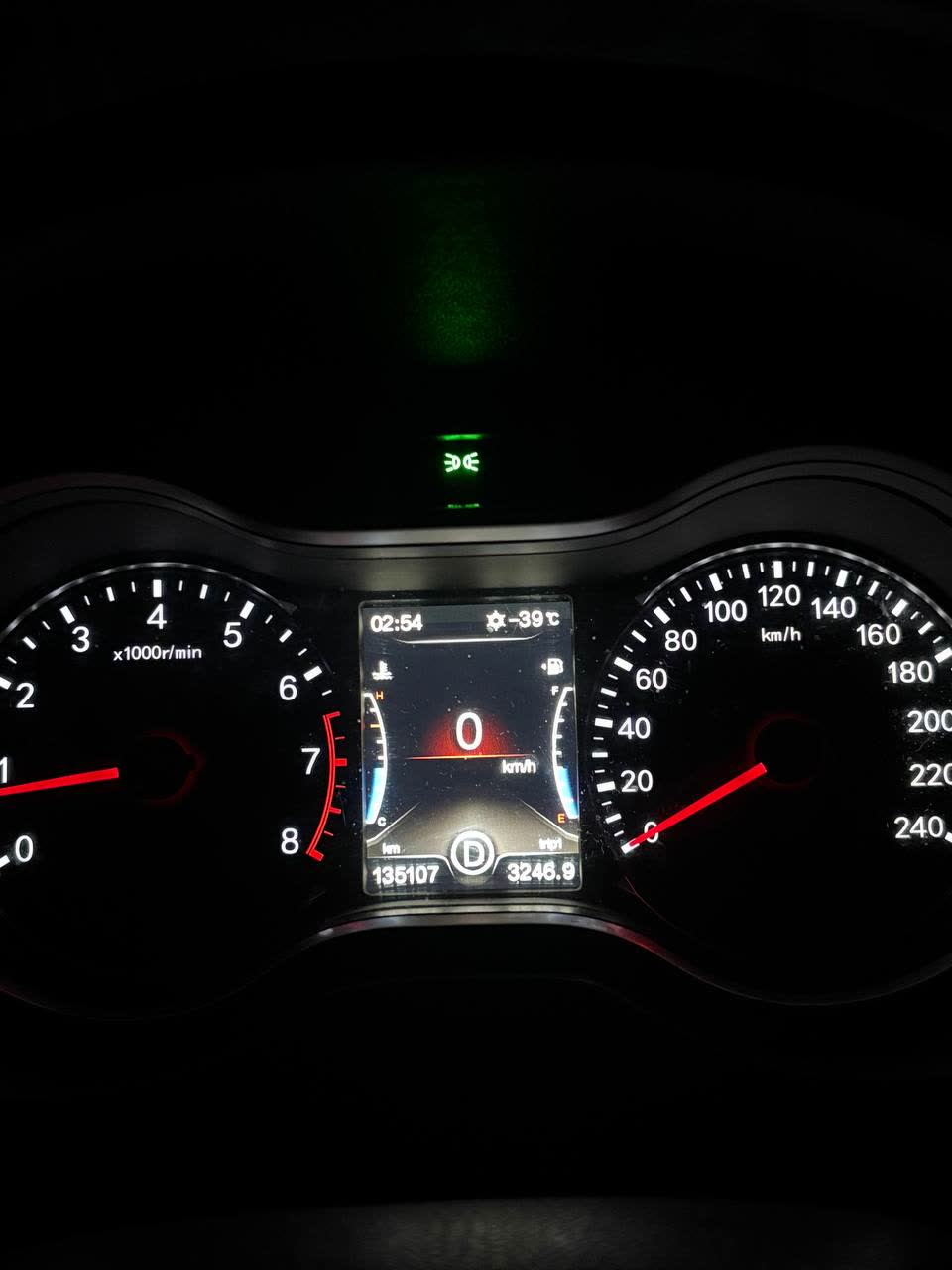 Photo showing a thermometer at -39°C, accompanying a detailed description of sounds and vehicle behavior at that temperature