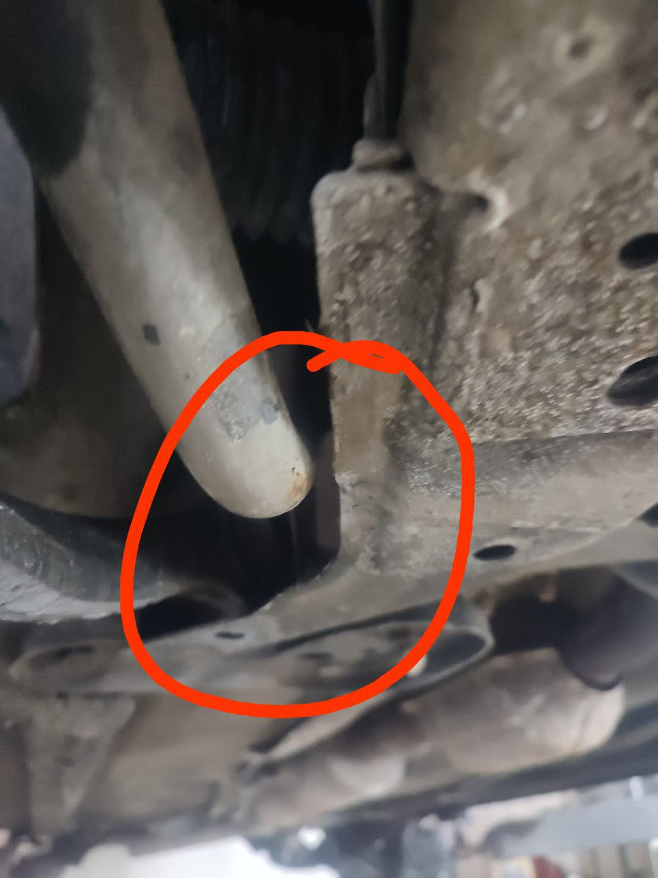 Stabilizer bar mounting area showing the displacement zone where an aged clamp allowed the bar to contact the frame
