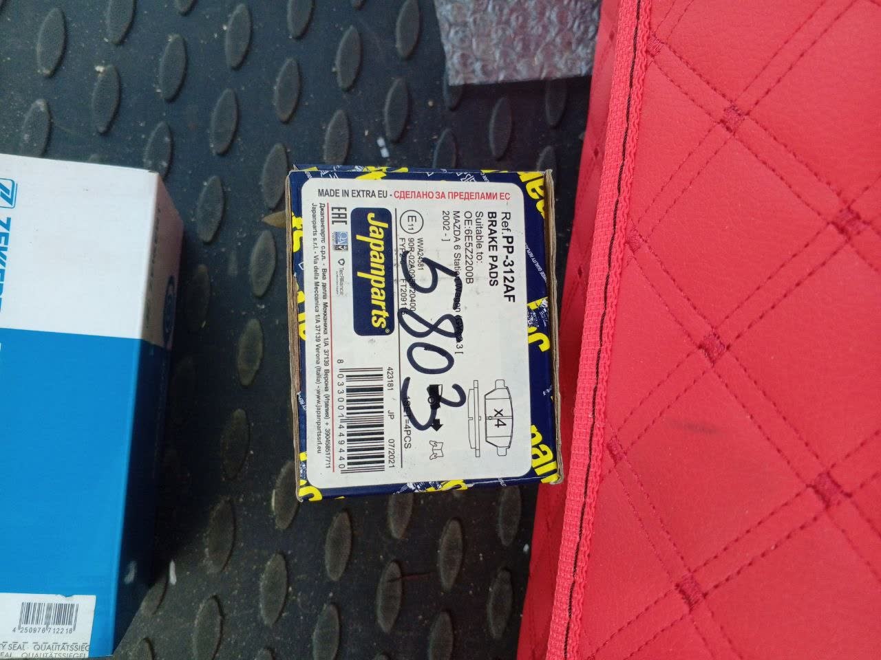 Schreubnap ceramic rear brake pad packaging showing labeling and EU manufacturing origin