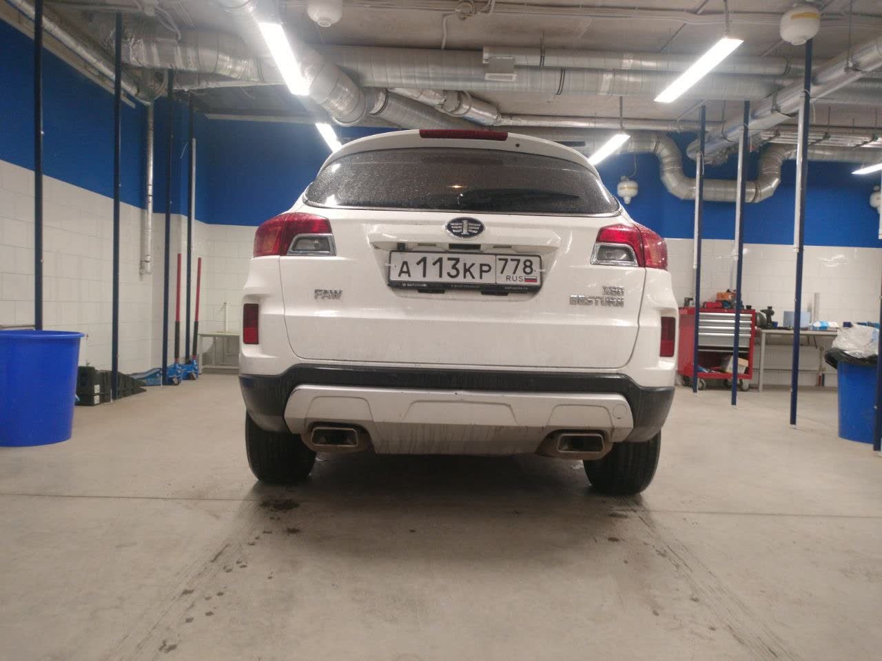 Sheriff tow hitch installed on the X80's rear bumper