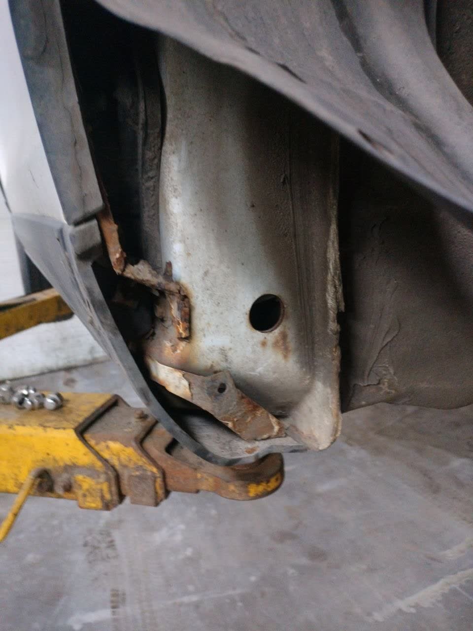 Corrosion on wheel arch/suspension area caused by water ingress on a pre-facelift X80
