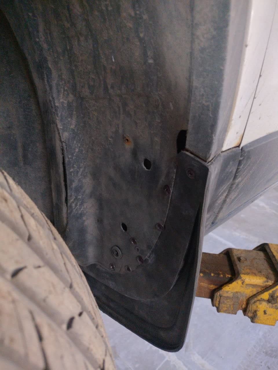 Corrosion on wheel arch/suspension area caused by water ingress on a pre-facelift X80