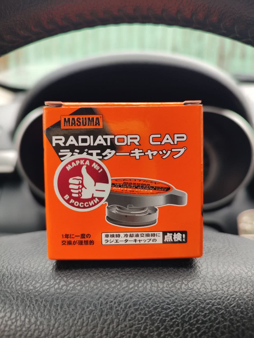 Photo of MASUMA-brand radiator cap in orange packaging, showing Japanese text indicating a one-year replacement interval