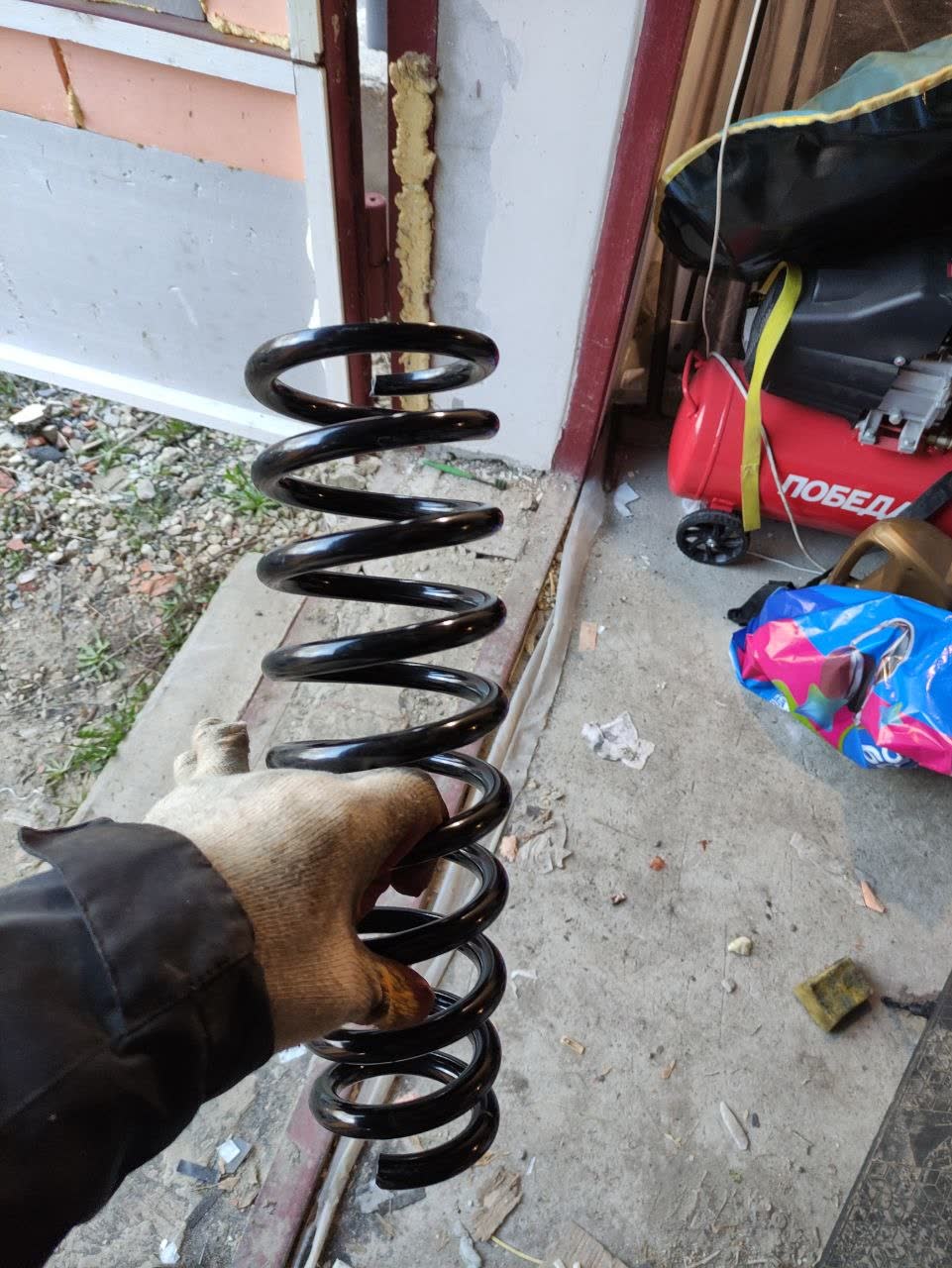 Physical Standard Springs ST119063F spring photo showing roughly 11-12 coils