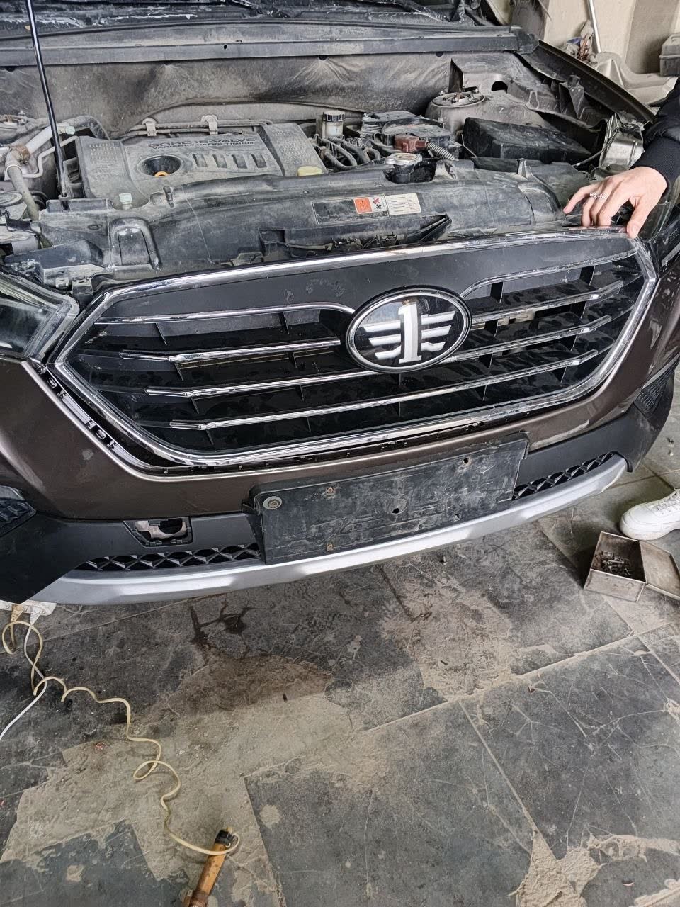 X40 grille mistakenly sold as X80 — narrower profile, misidentified part number