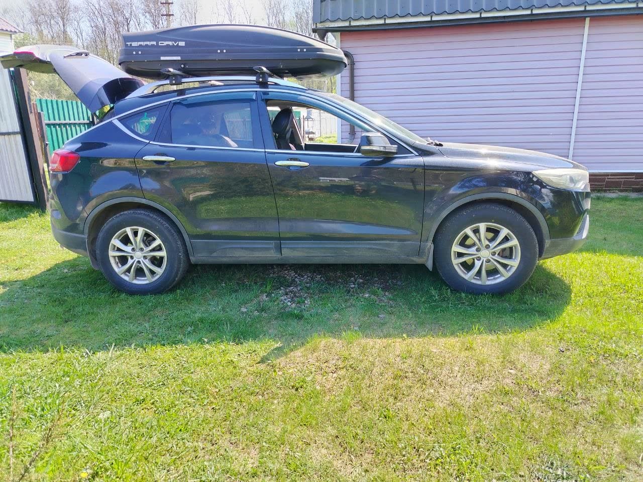 Photo showing 225/65 R17 tires installed on X80