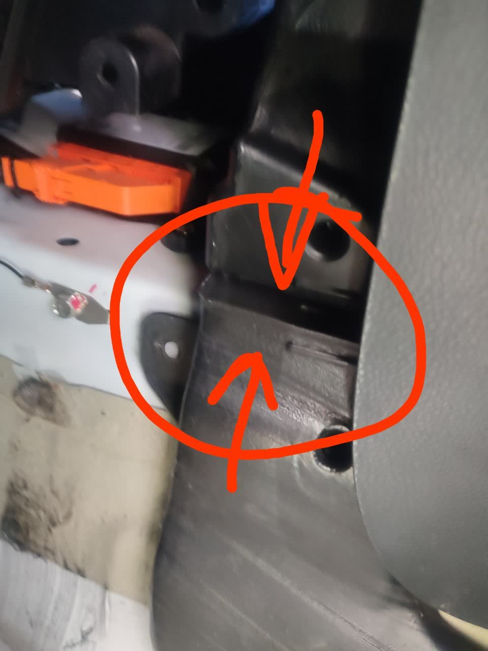 Photo showing the rear-seat footwell ventilation ducts found completely disconnected on both sides in the same vehicle
