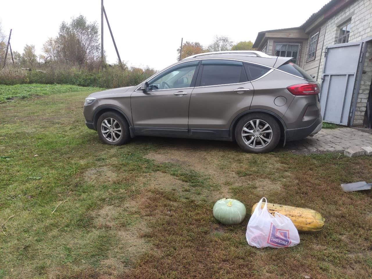 Loaded vehicle with pumpkins in the cargo area, testing the +15mm rear spacer + Mazda GG/GY spring combination under load