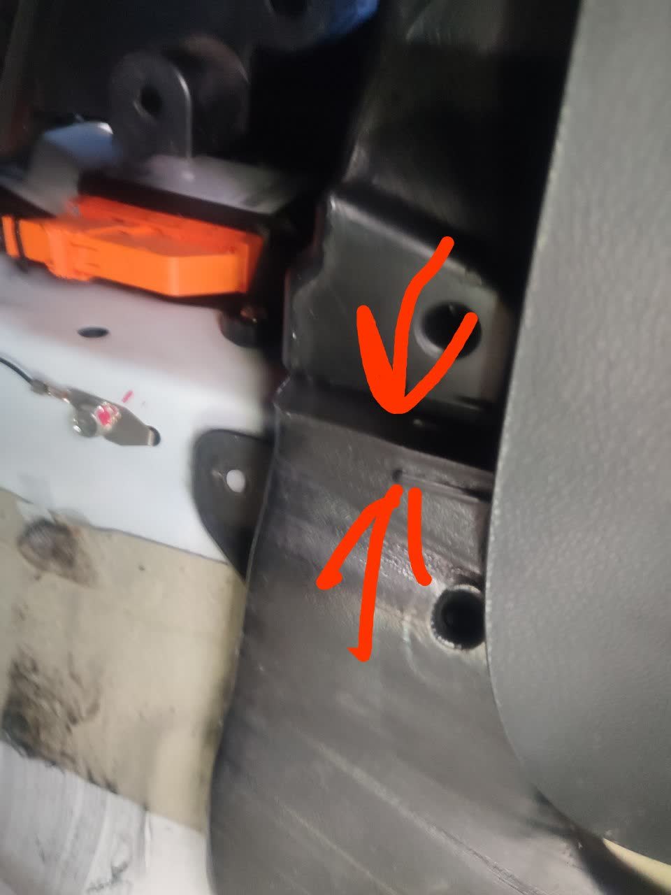 Photo of the front heater ducts behind the dashboard, showing upper and lower tube arrangement