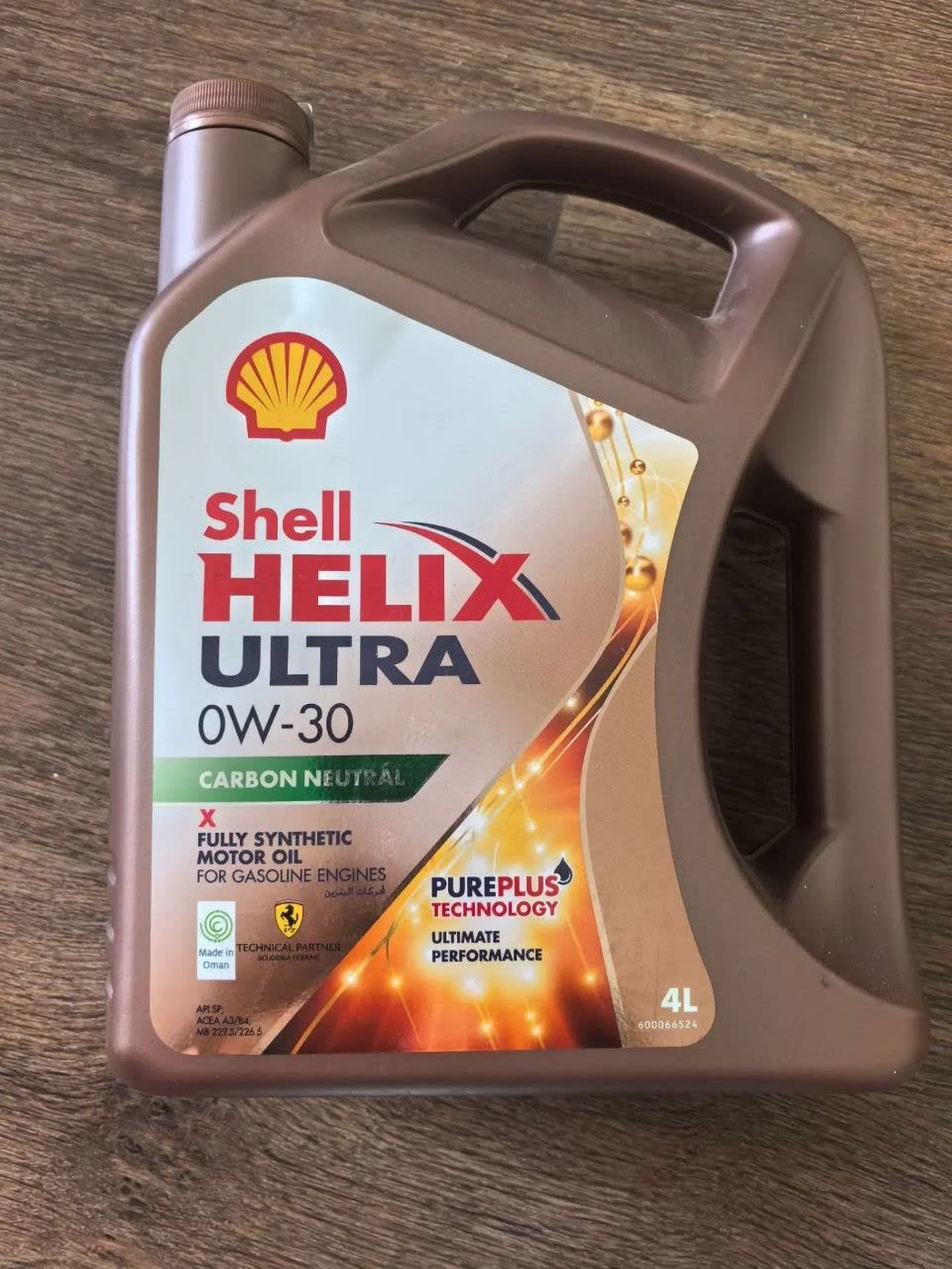 Product photo of a Shell Helix Ultra 0W-30 fully synthetic motor oil, 4L bottle, matching the "5,000 RUB motor oil" price quoted in the same message