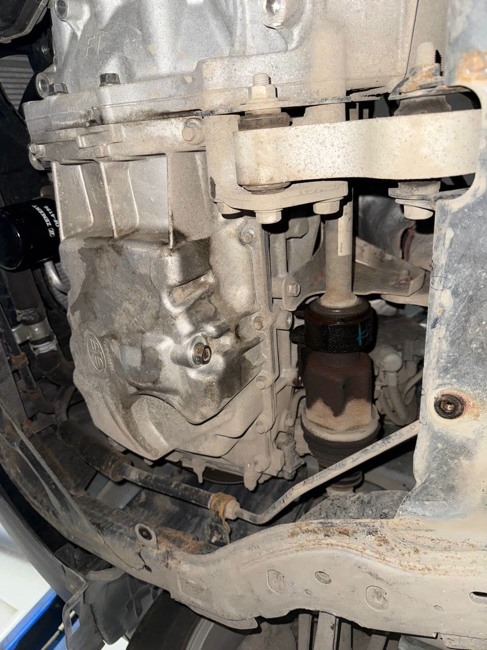 Photo of the half shaft at the intermediate support with oil staining near the shaft boot