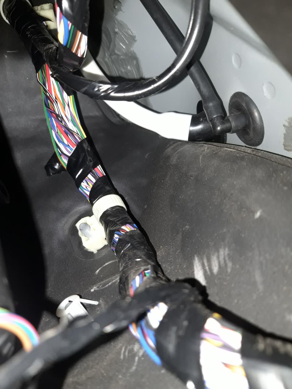 Roof drain hose connection near the A-pillar/door jamb