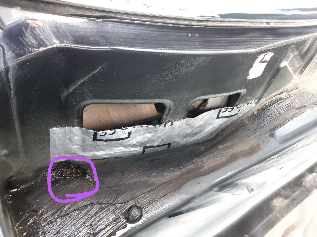 Photo showing sunroof drainage holes and cleaning requirement