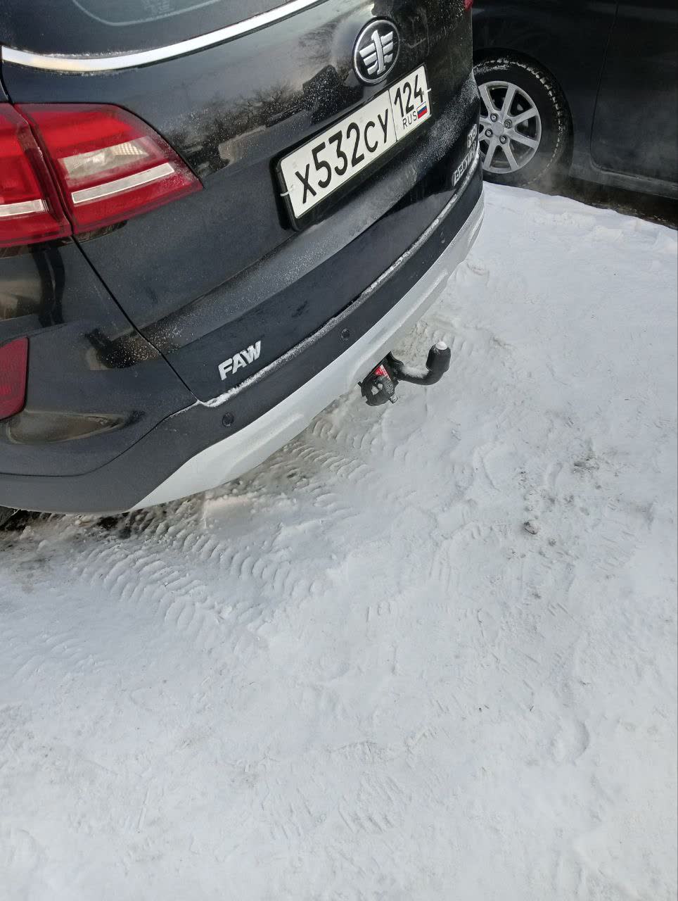 Tow-bar installation into factory mounting points; bumper not removed, only lower section unclipped