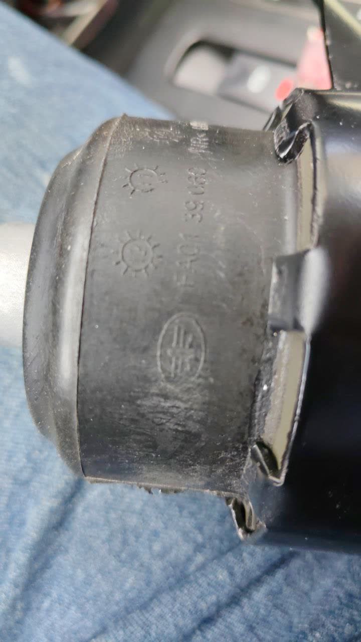 Photo of the failed engine hydro-support (mount) at ~50k km, before replacement